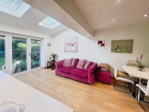 Kitchen Diner- click for photo gallery